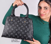 Louis Vuitton Handbag F- 923