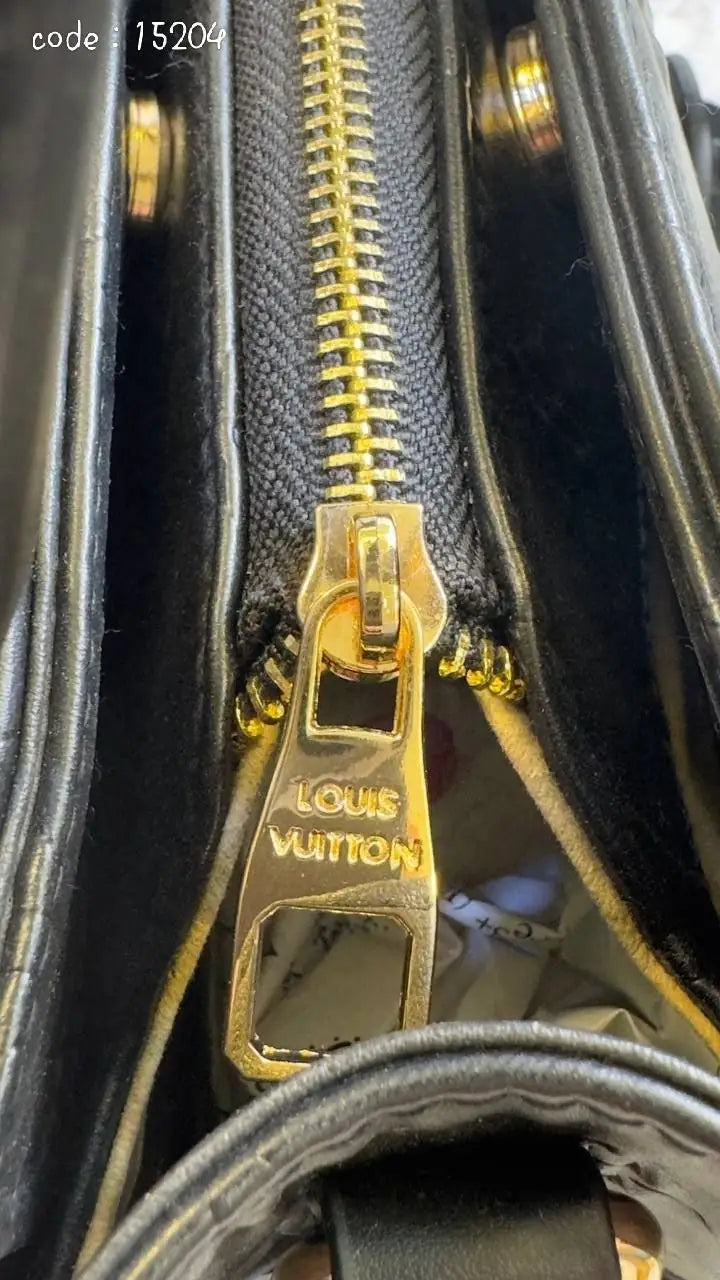 Louis Vuitton Handbag L- 15204