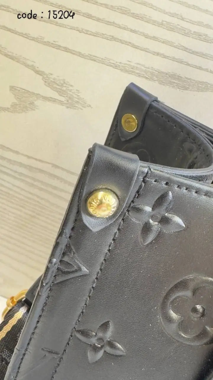 Louis Vuitton Handbag L- 15204