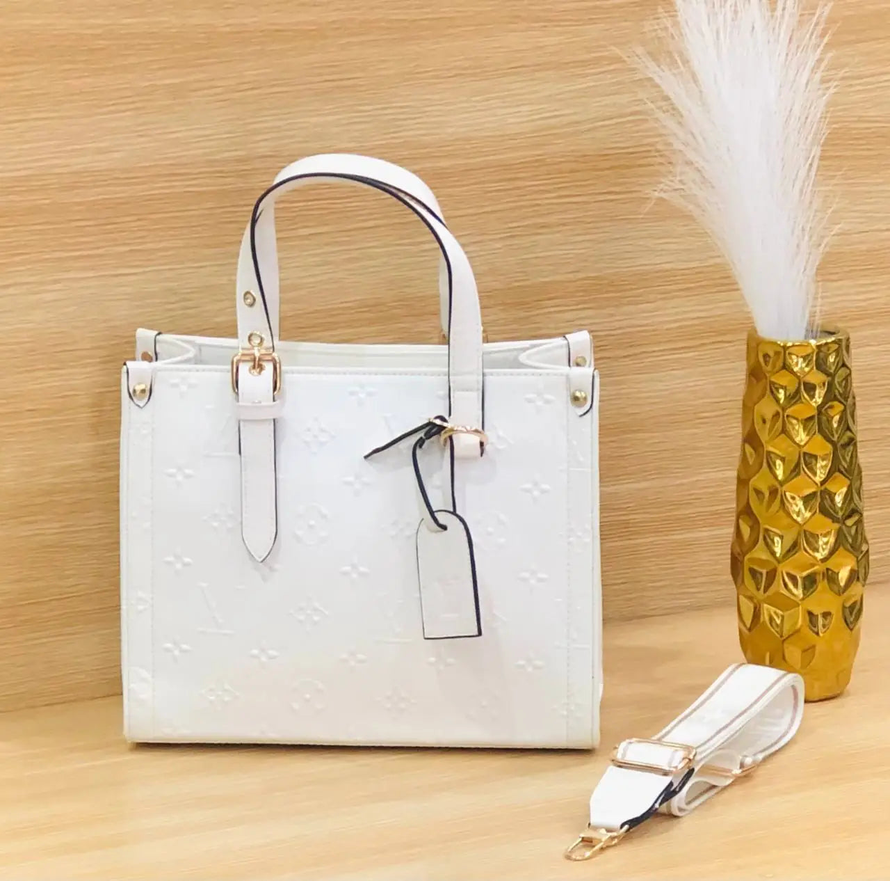 Louis Vuitton Handbag L- 15204