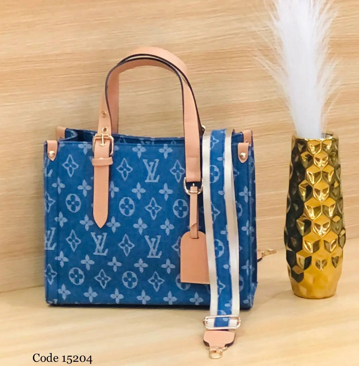Louis Vuitton Handbag L- 15204