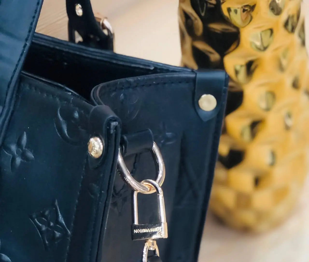 Louis Vuitton Handbag L- 15204