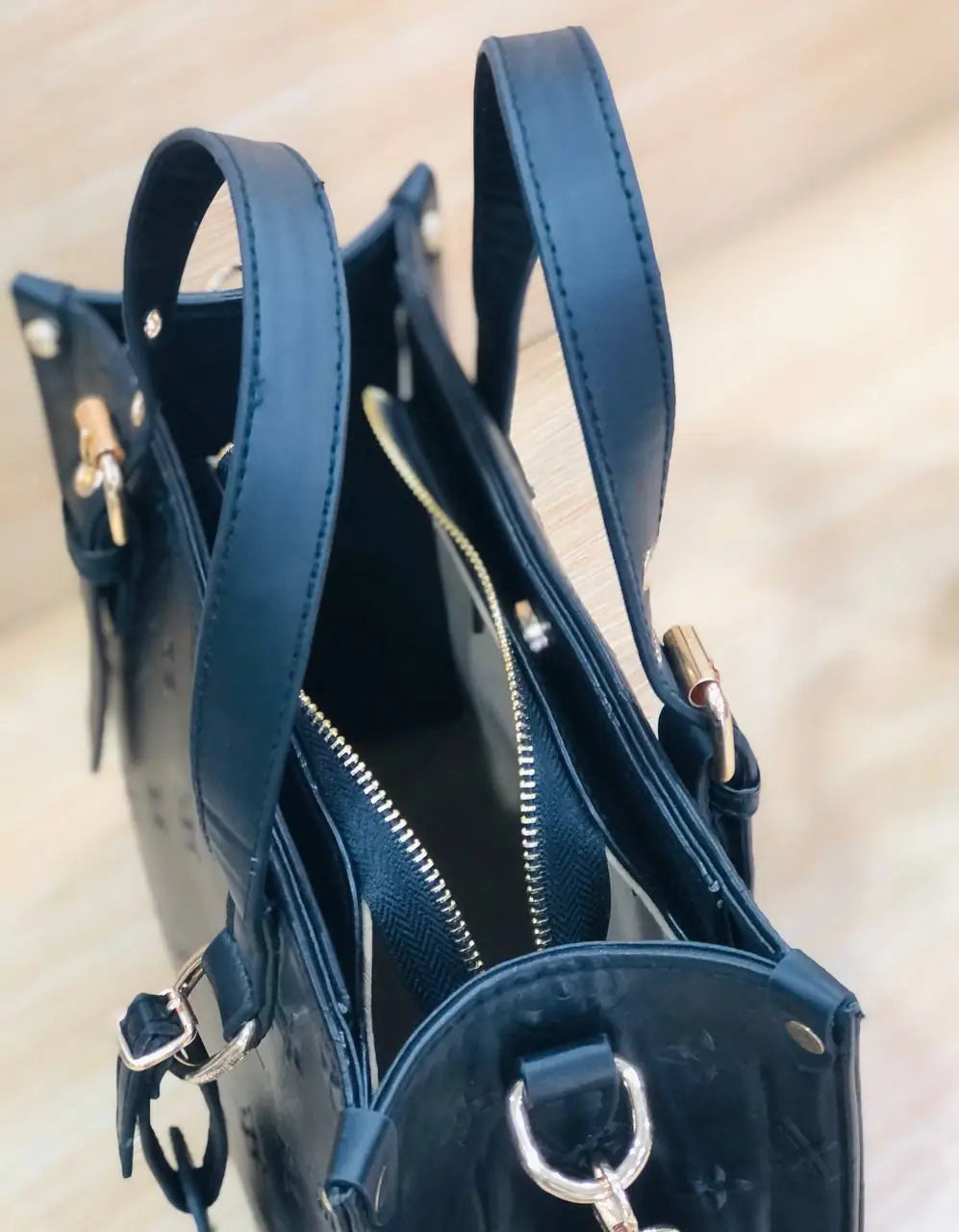 Louis Vuitton Handbag L- 15204