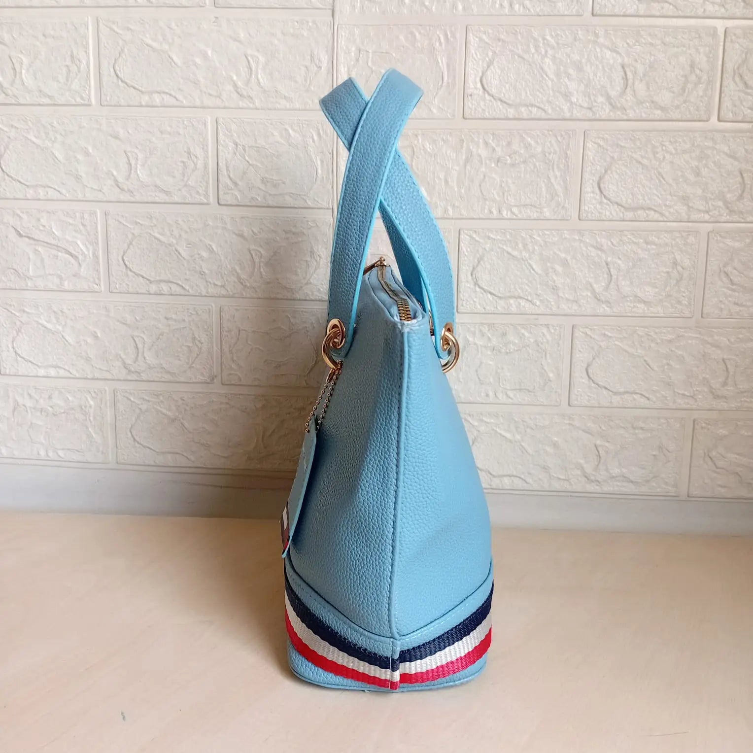 Tommy Hilfiger Handbag L- 16693 Medium