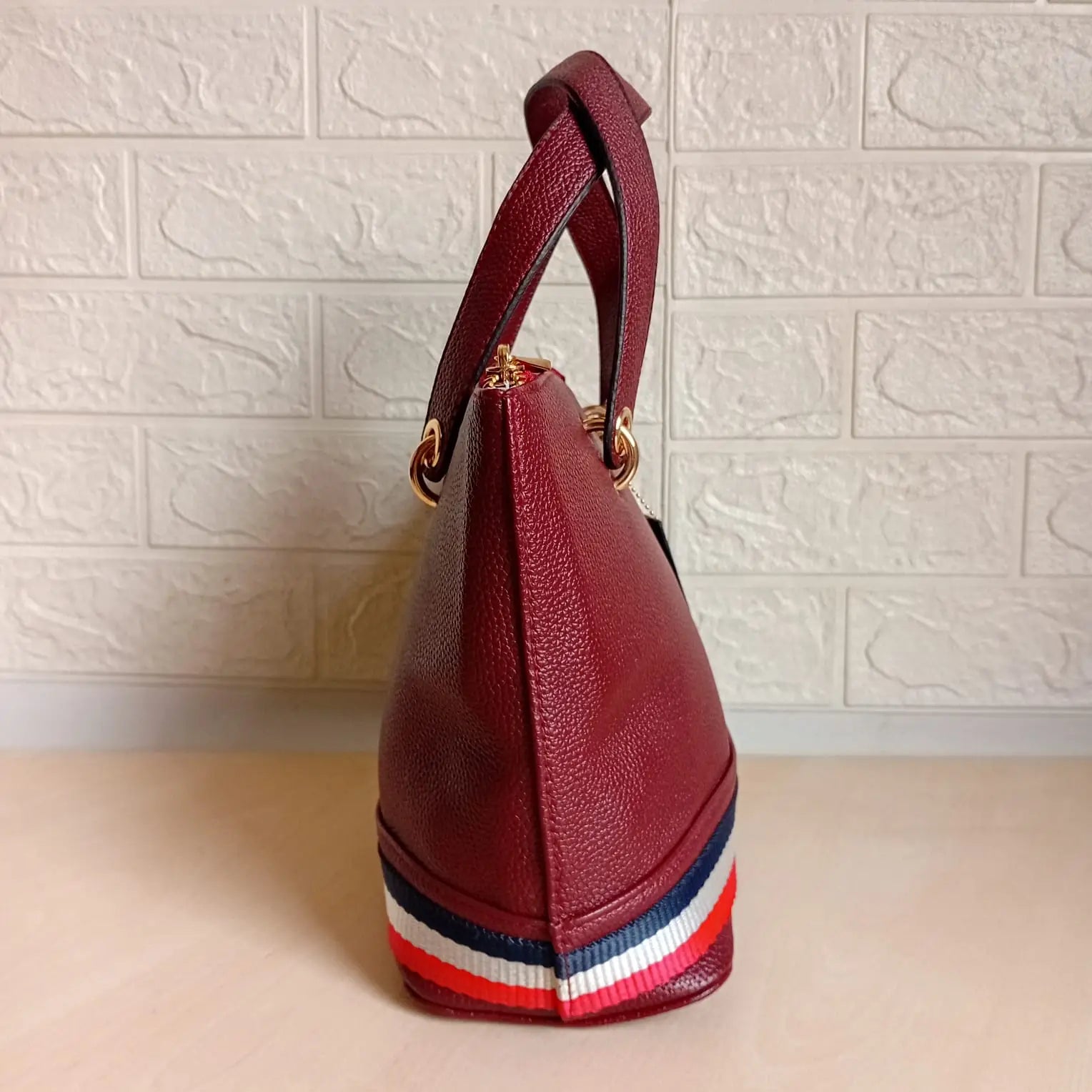 Tommy Hilfiger Handbag L- 16693 Medium