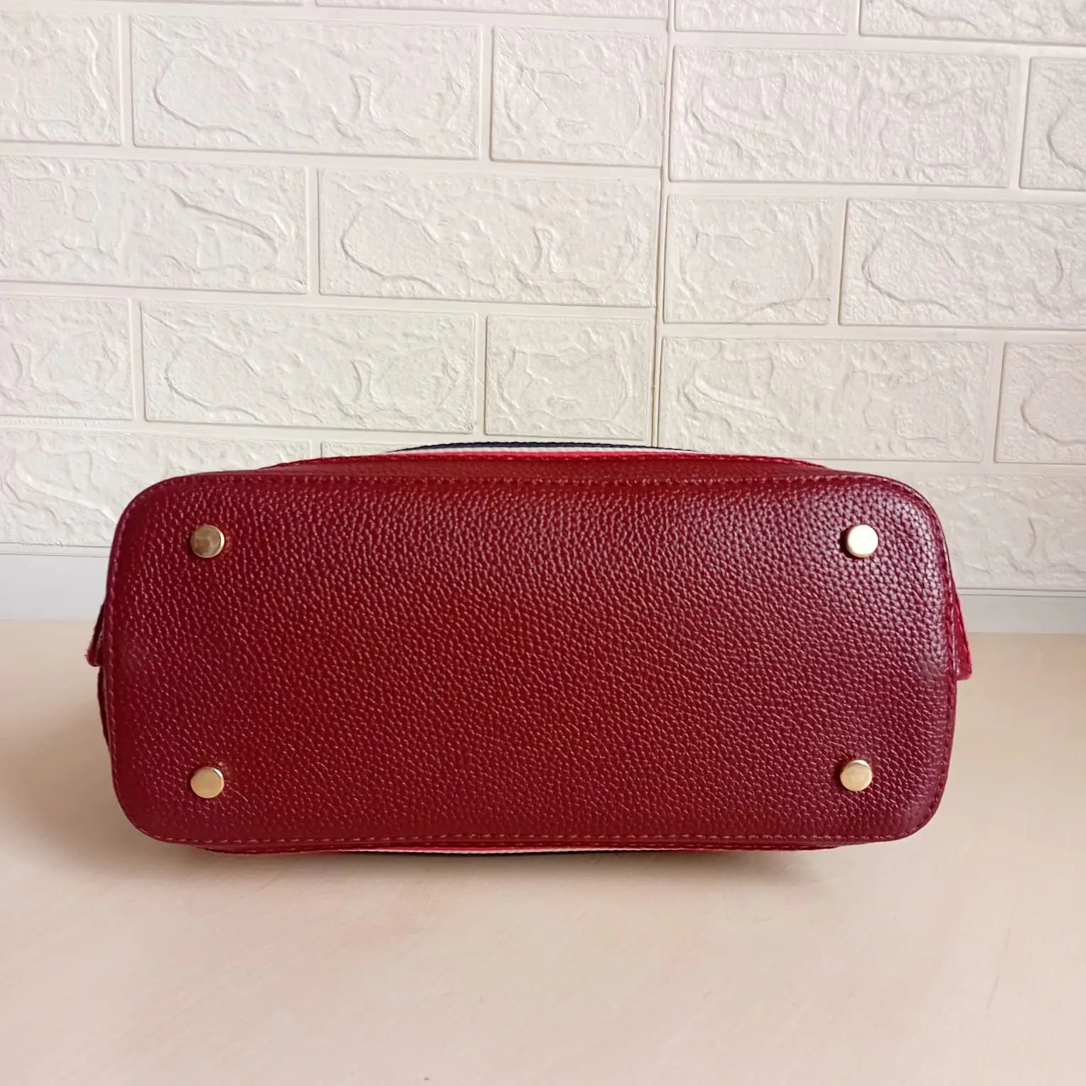 Tommy Hilfiger Handbag L- 16693 Medium