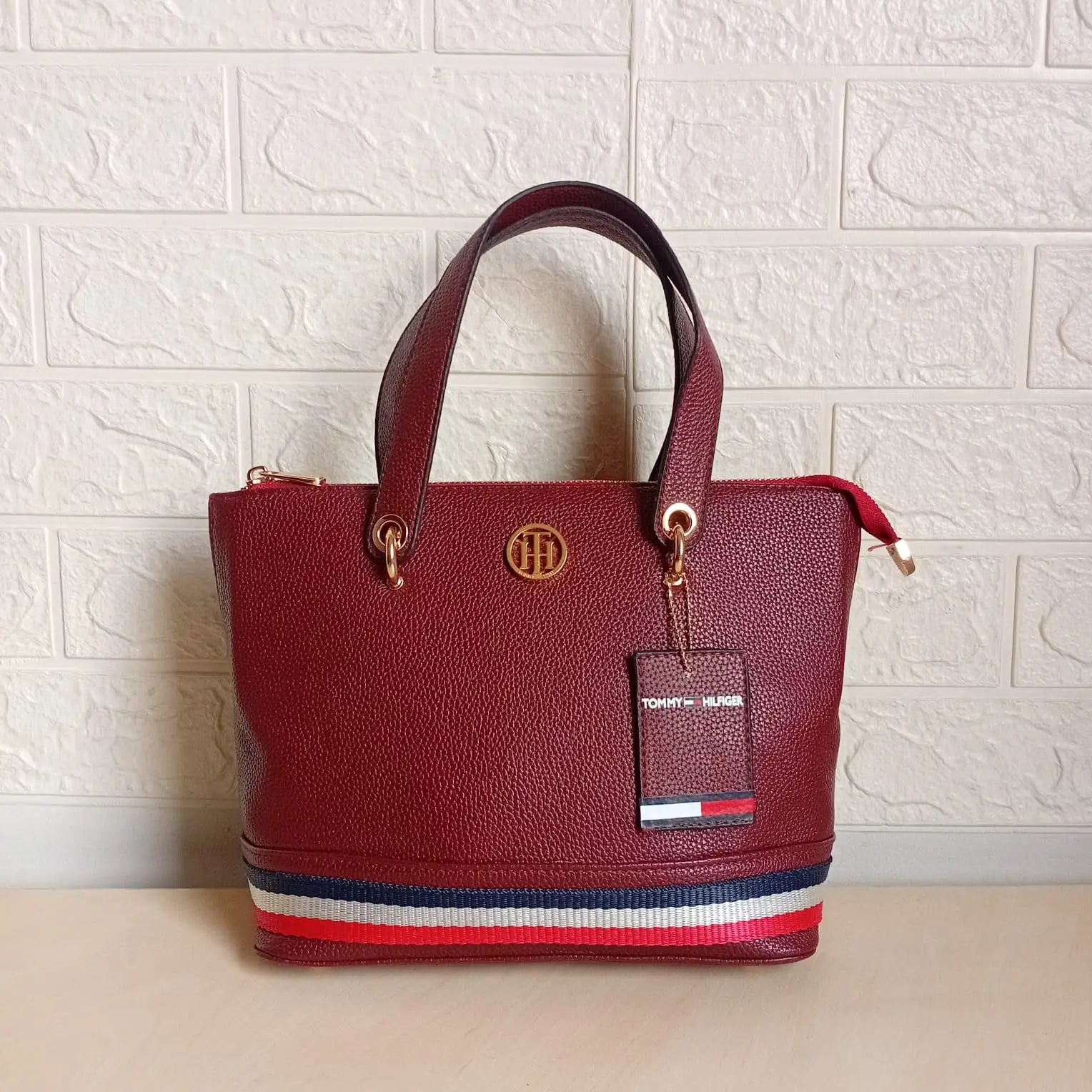 Tommy Hilfiger Handbag L- 16693 Medium