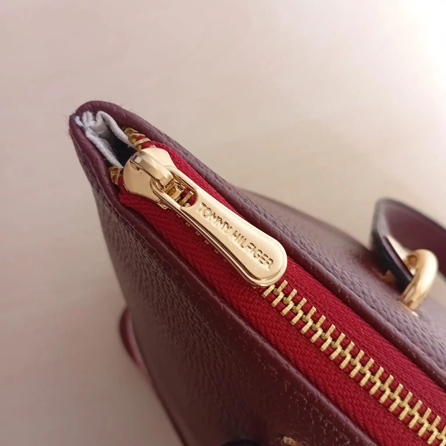 Tommy Hilfiger Handbag L- 16693 Medium