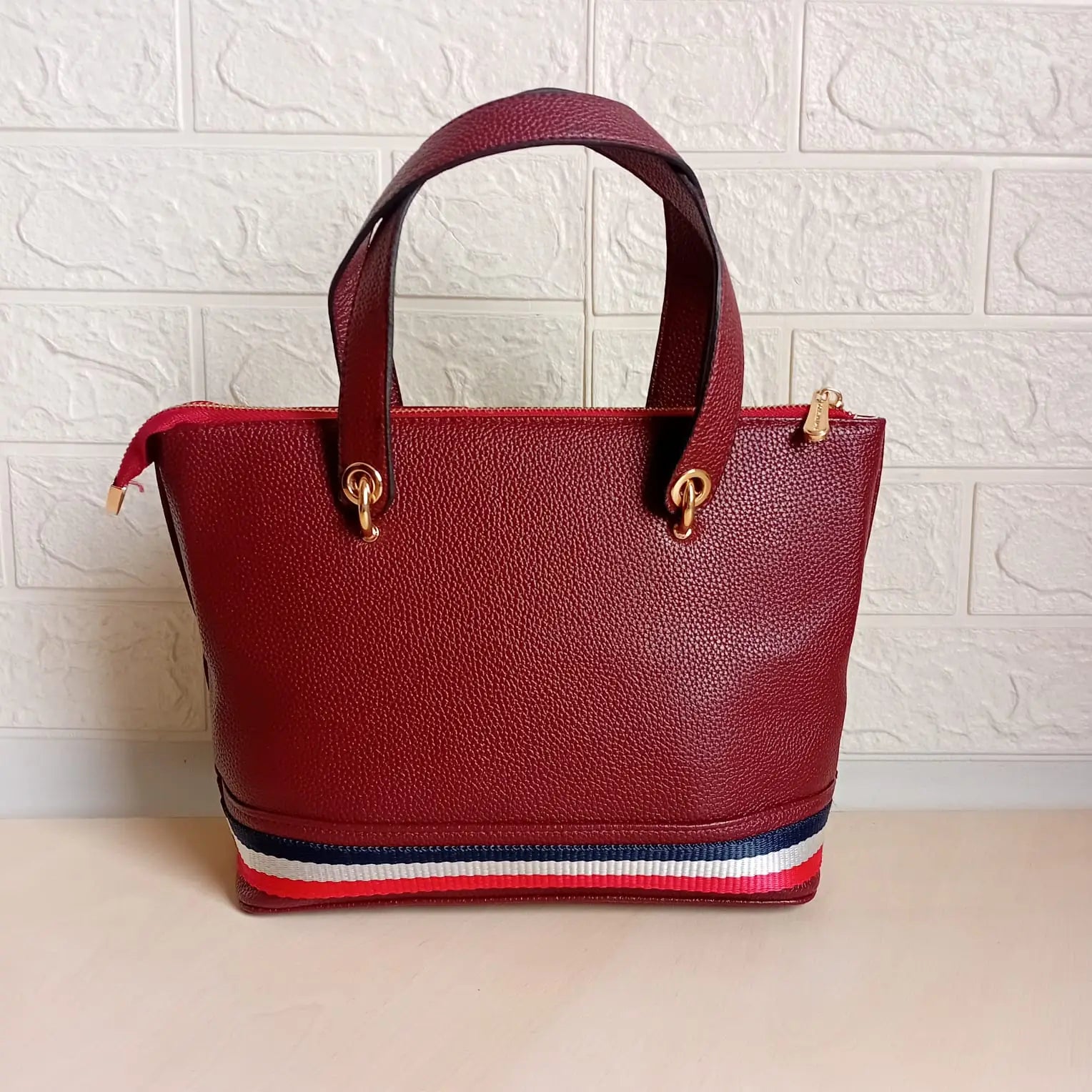 Tommy Hilfiger Handbag L- 16693 Medium