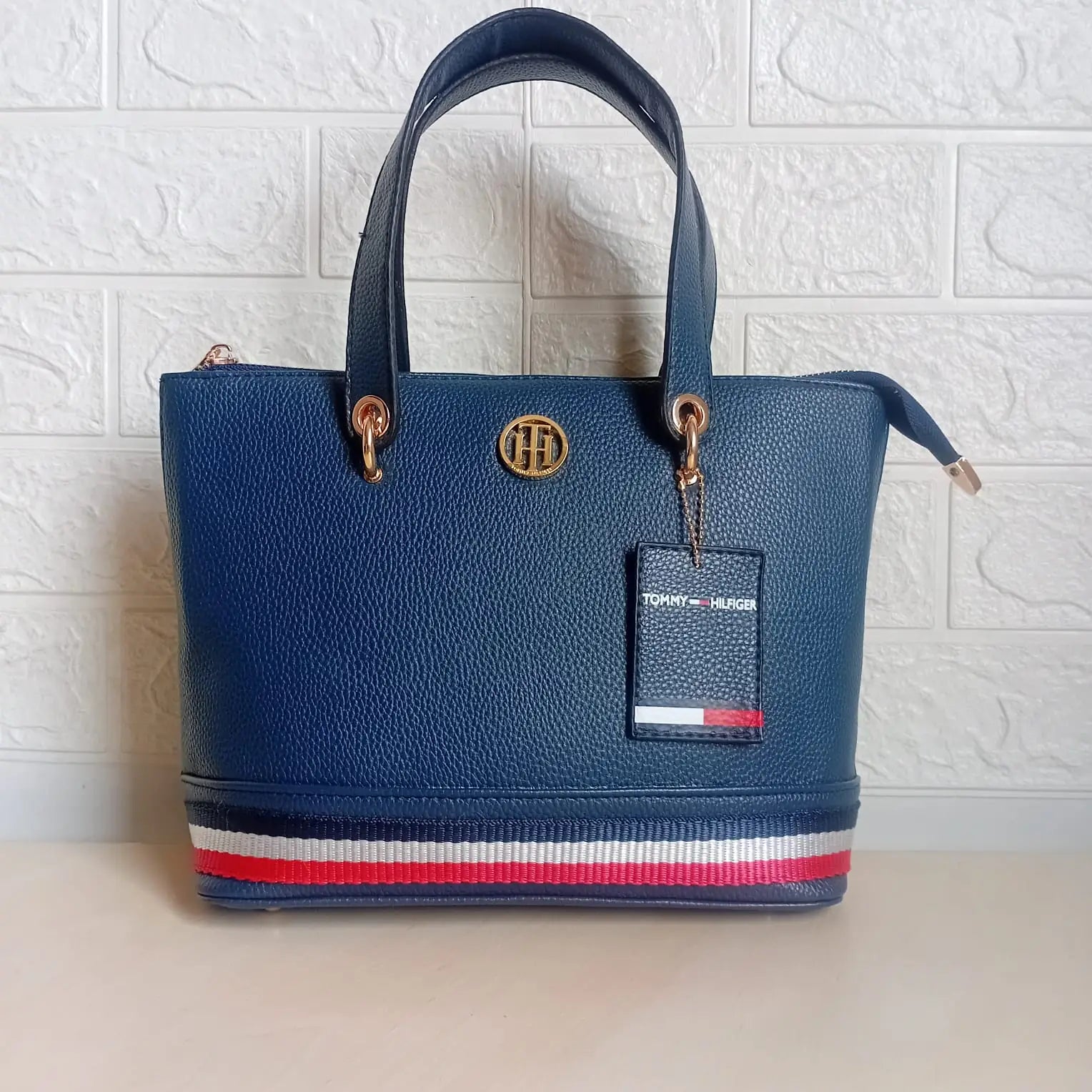 Tommy Hilfiger Handbag L- 16693 Medium
