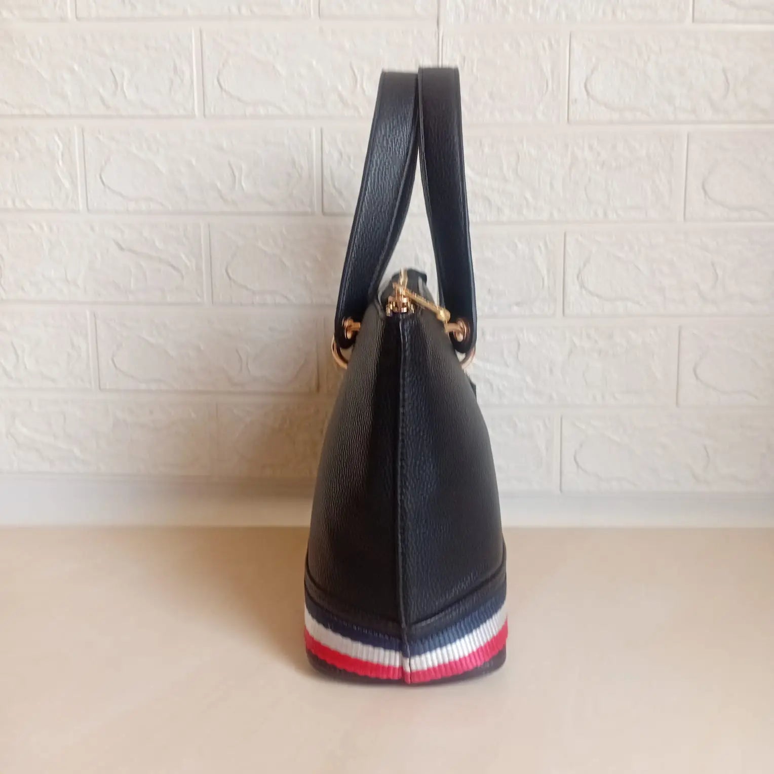 Tommy Hilfiger Handbag L- 16693 Medium