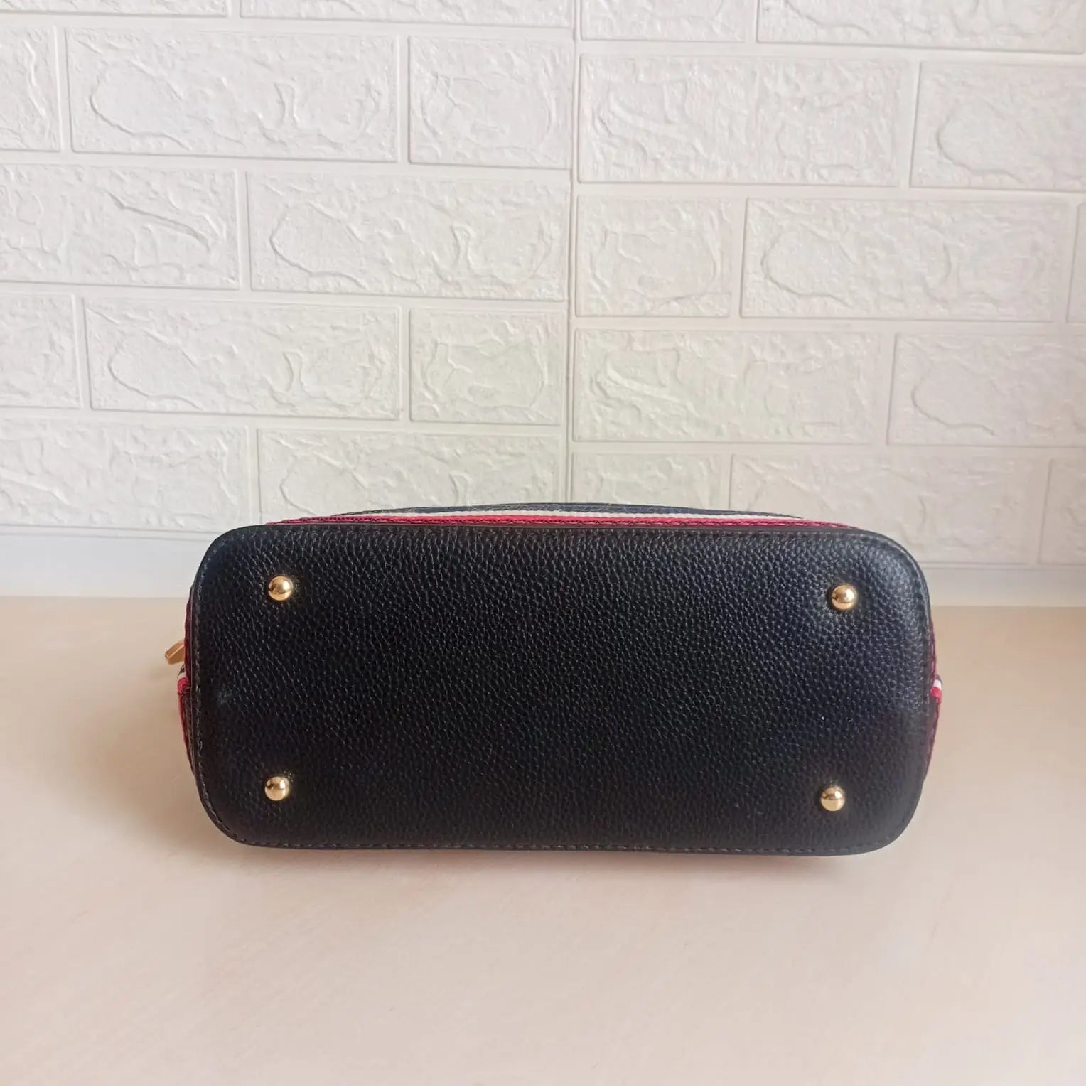 Tommy Hilfiger Handbag L- 16693 Medium