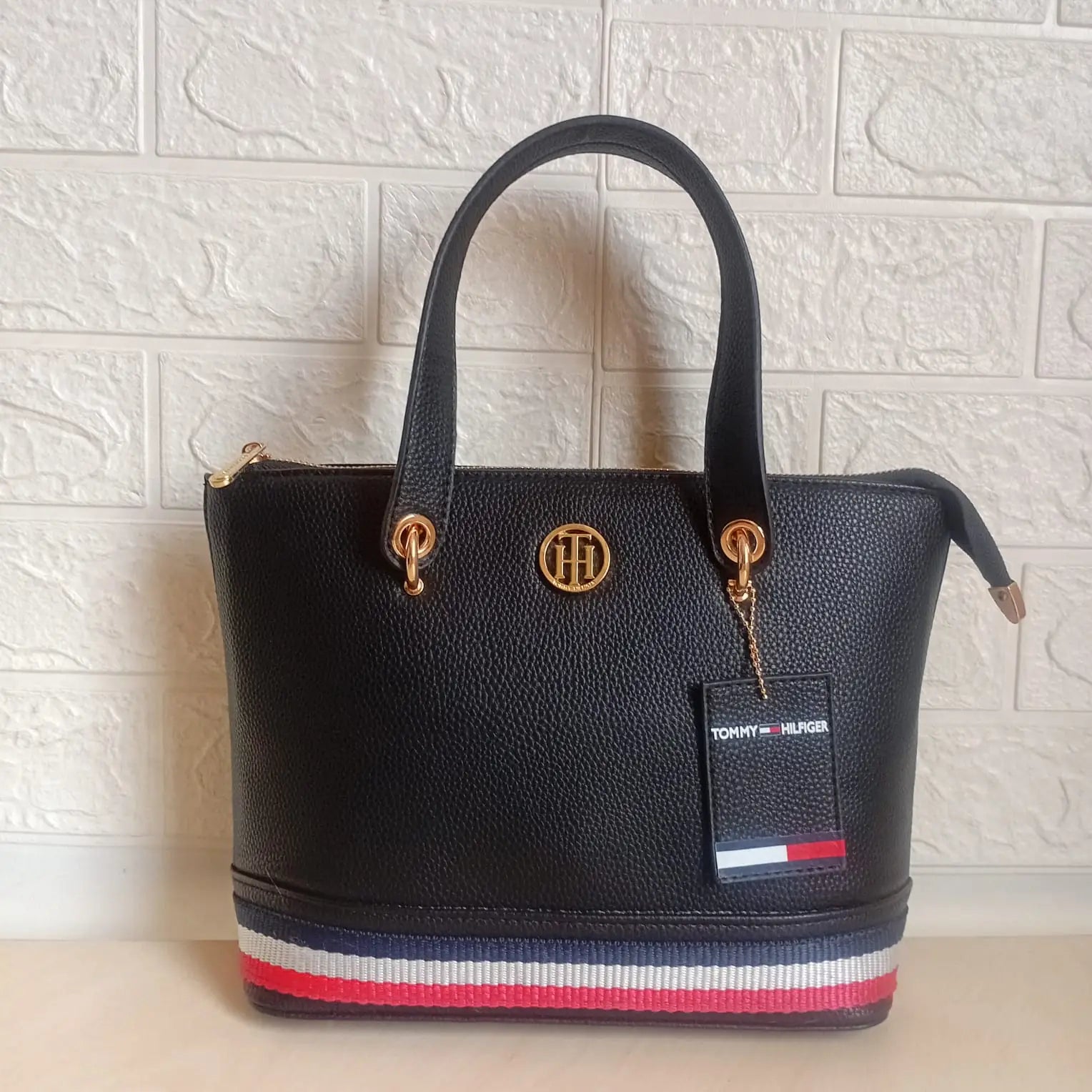 Tommy Hilfiger Handbag L- 16693 Medium