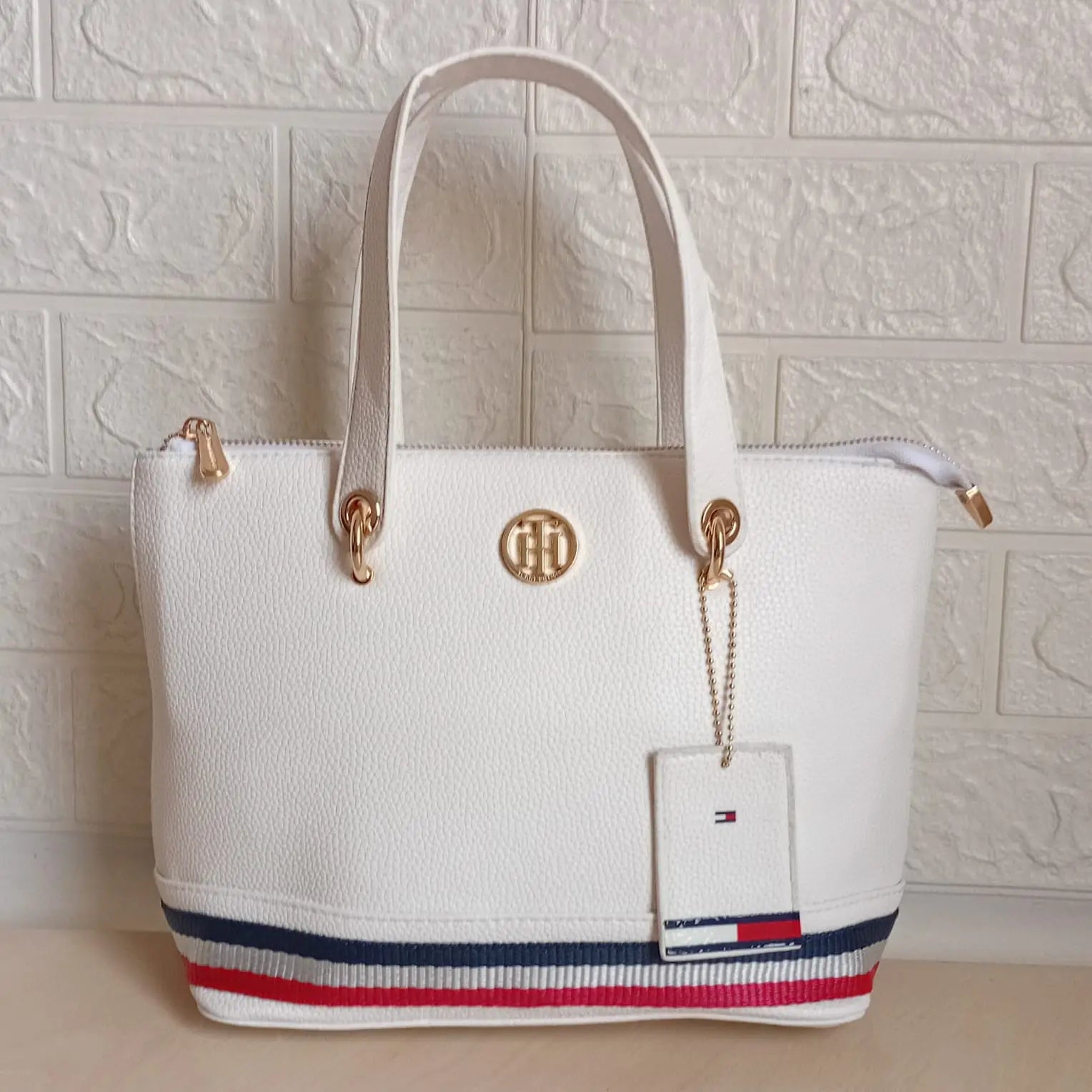 Tommy Hilfiger Handbag L- 16693 Medium