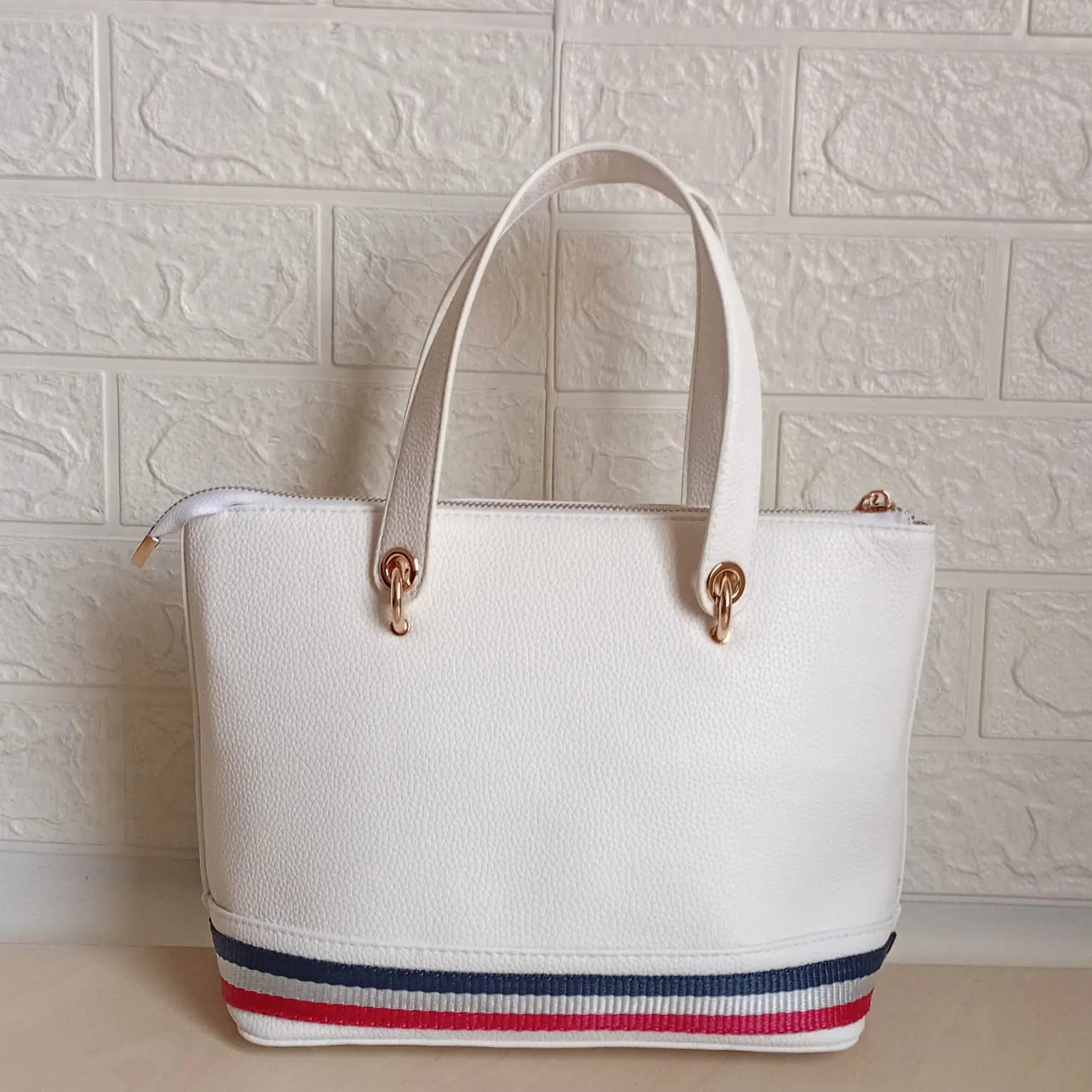 Tommy Hilfiger Handbag L- 16693 Medium