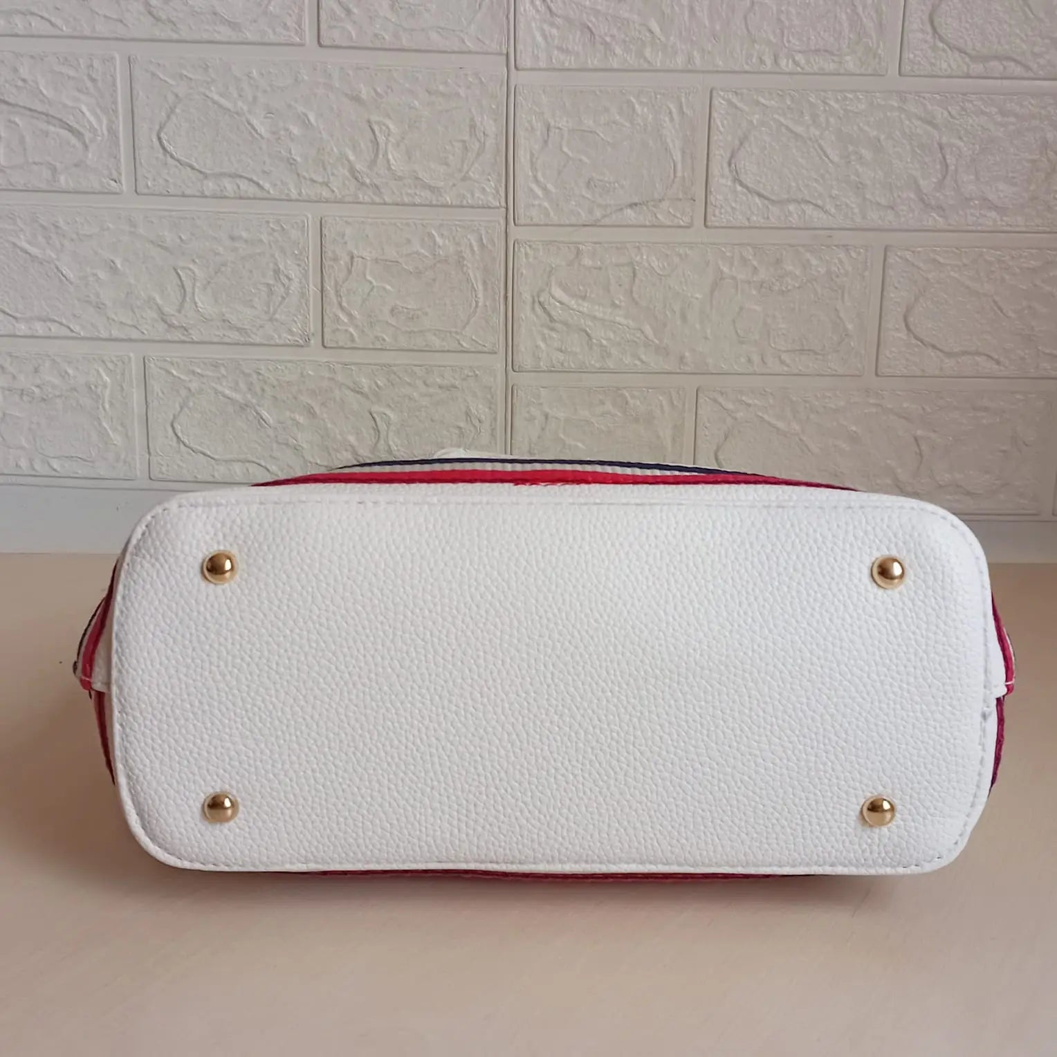 Tommy Hilfiger Handbag L- 16693 Medium