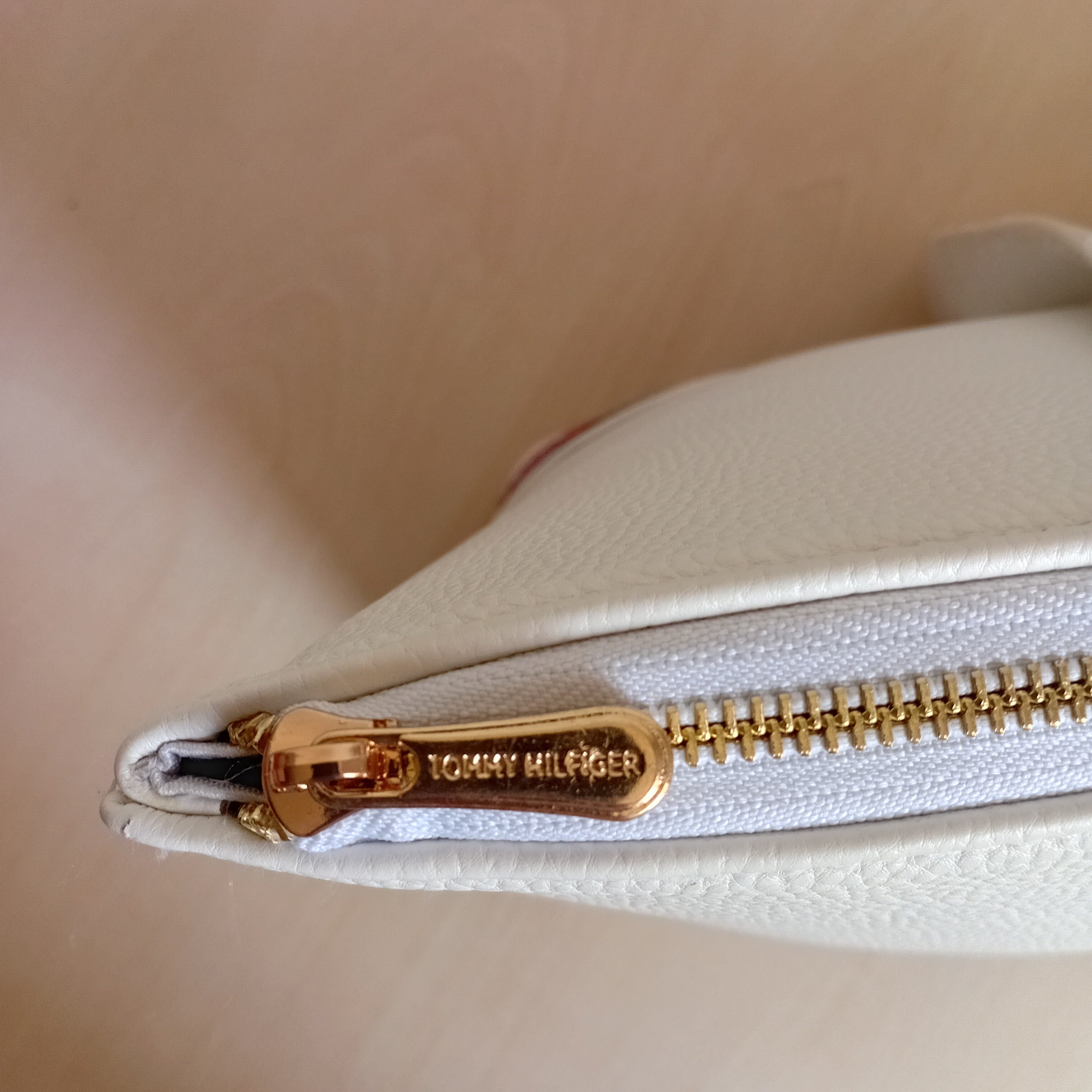 Tommy Hilfiger Handbag L- 16693