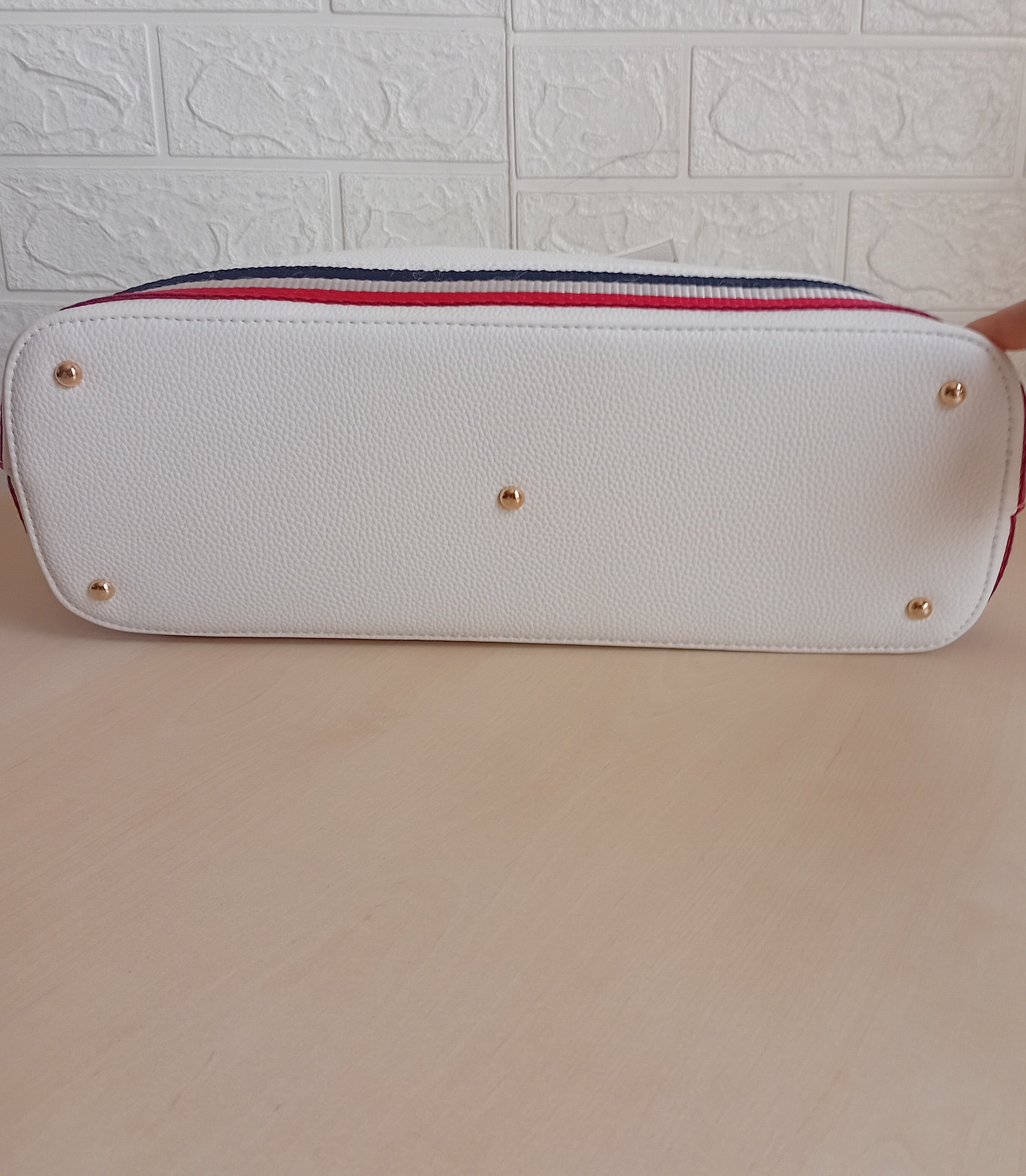 Tommy Hilfiger Handbag L- 16693