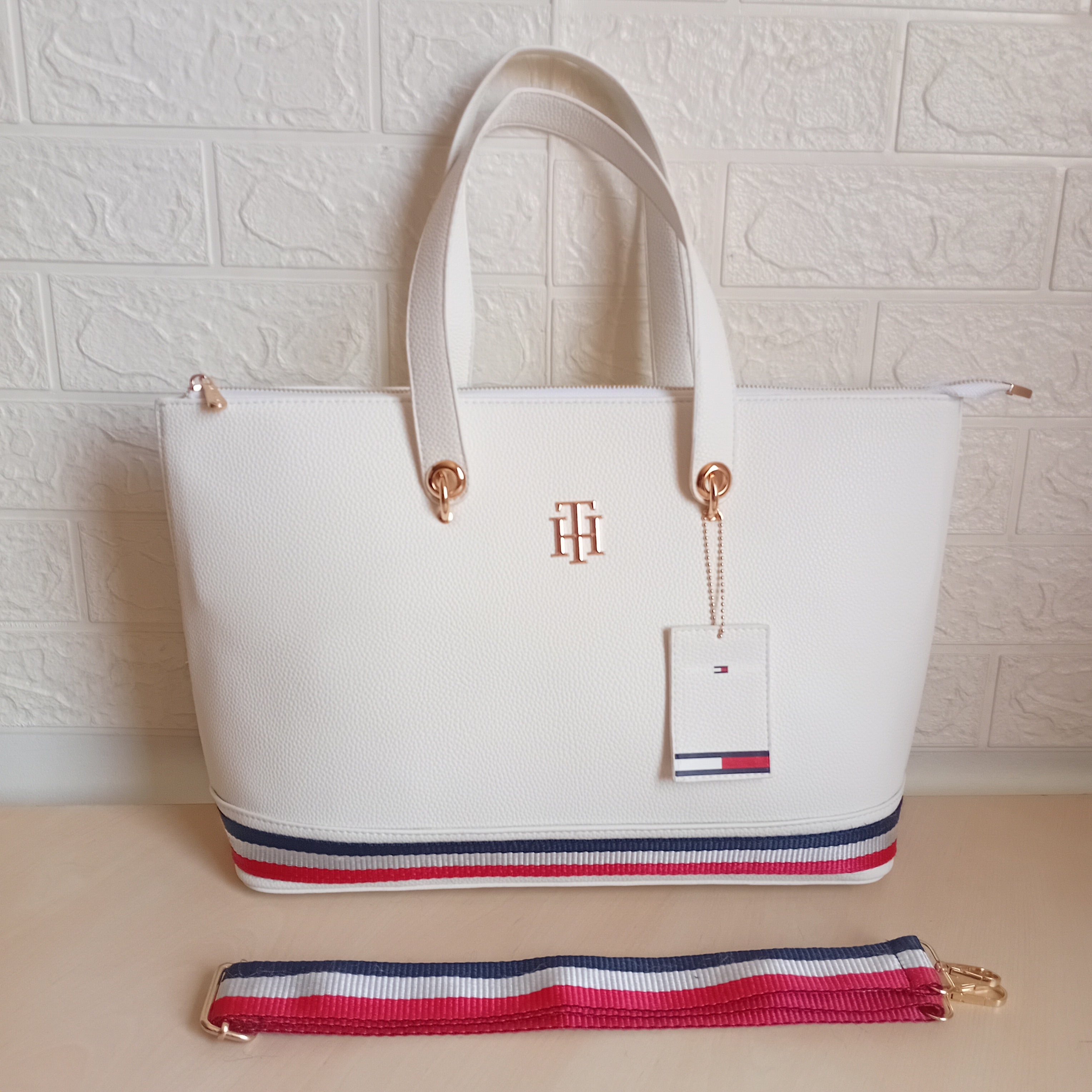 Tommy Hilfiger Handbag L- 16693