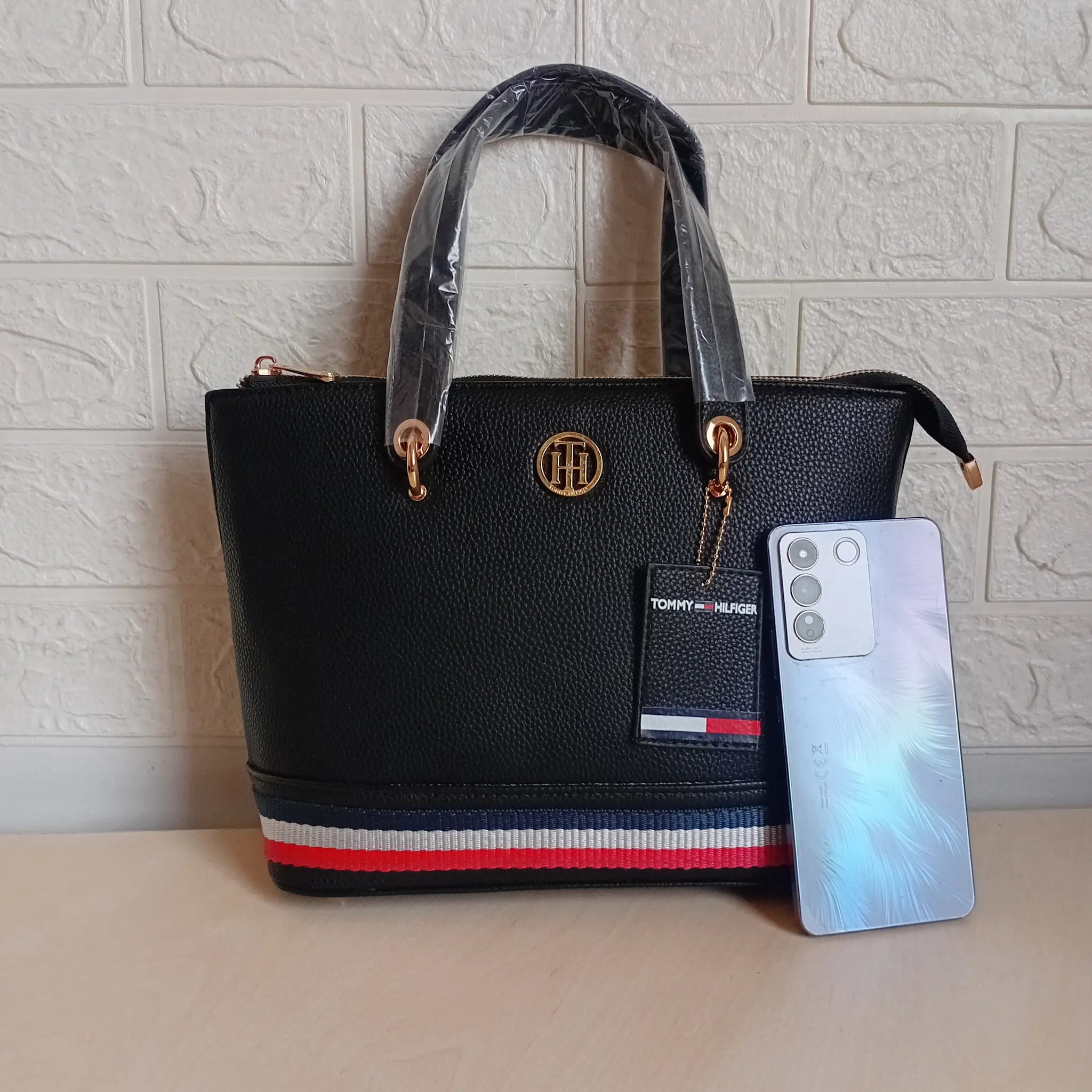 Tommy Hilfiger Handbag L- 16693 Medium
