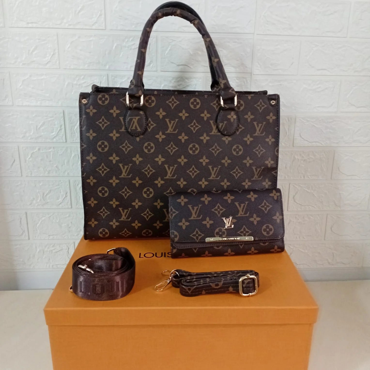 Louis Vuitton Bundle (Handbag + Wallet + 2 Straps) With BOX🎁