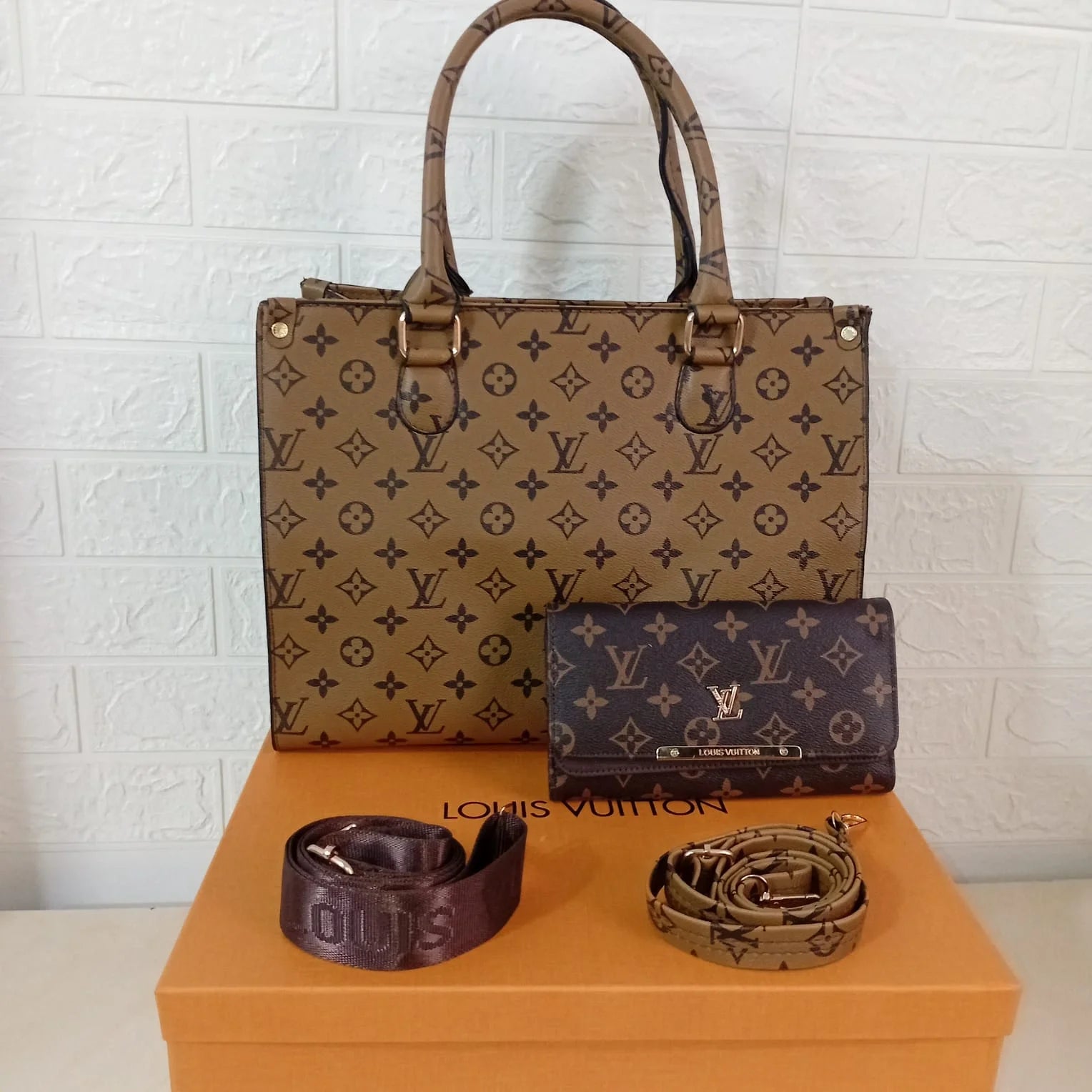 Louis Vuitton Bundle (Handbag + Wallet + 2 Straps) With BOX🎁