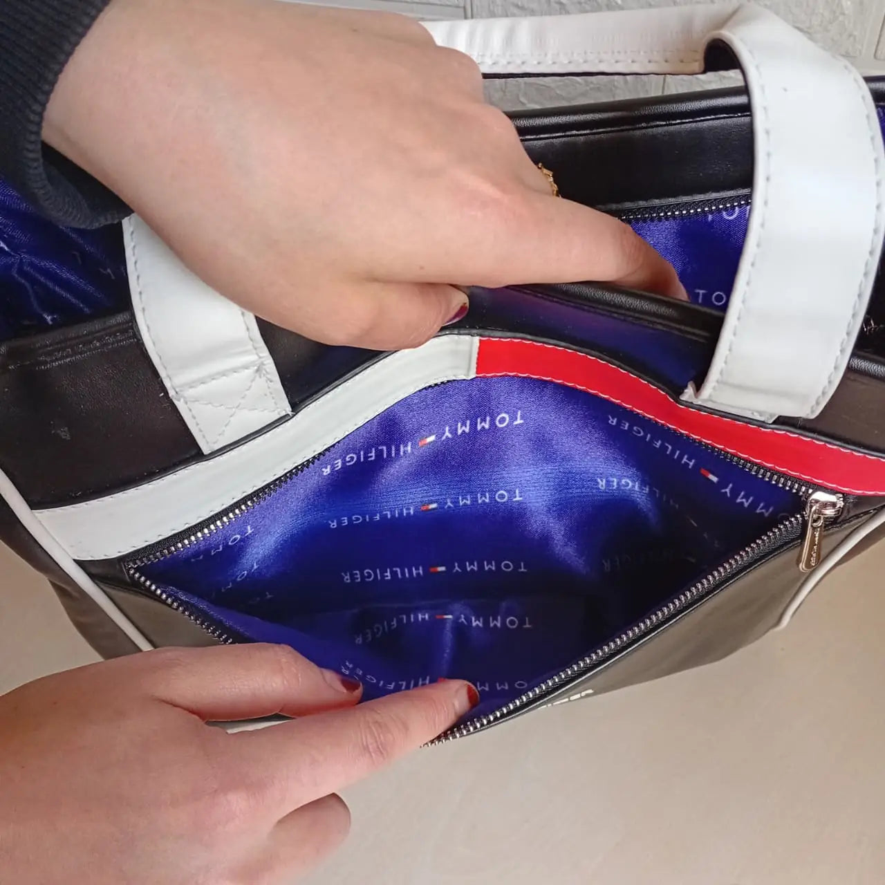 Tommy Hilfiger Handbag L- 23015 With Box🎁