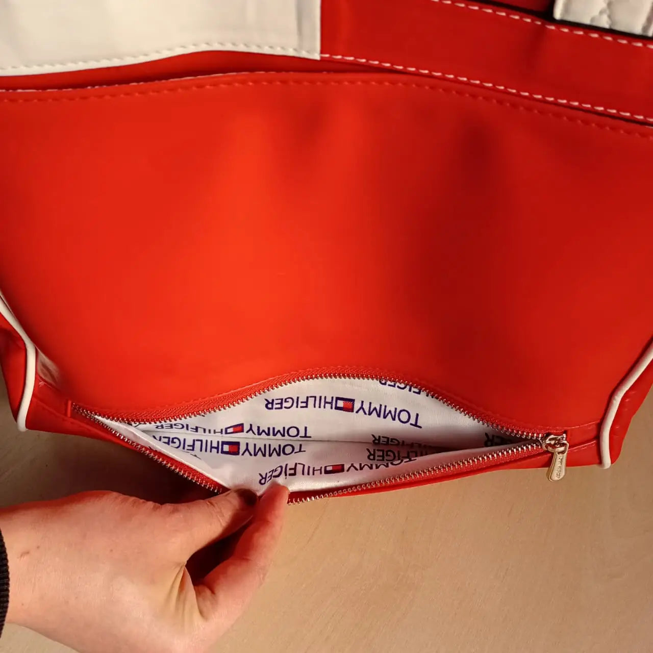 Tommy Hilfiger Handbag L- 23015 With Box🎁