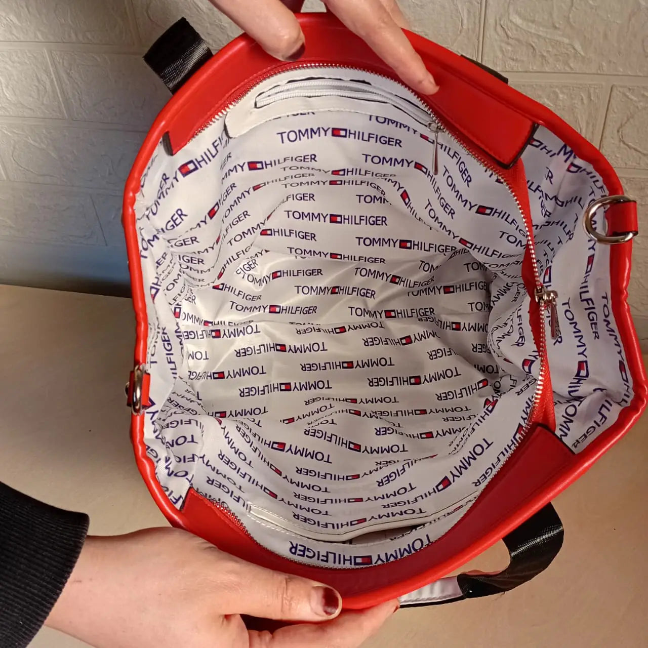 Tommy Hilfiger Handbag L- 23015 With Box🎁