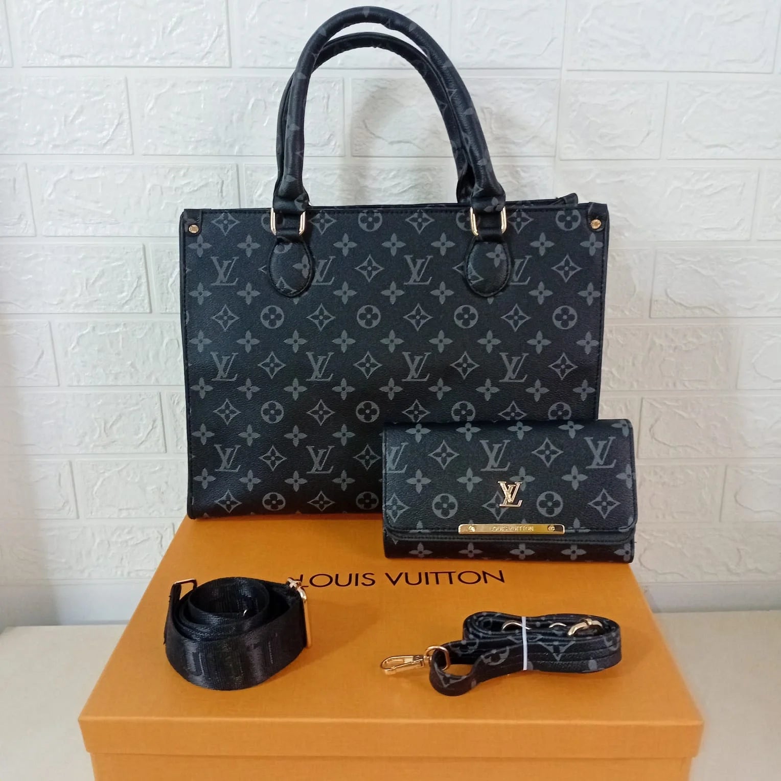Louis Vuitton Bundle (Handbag + Wallet + 2 Straps) With BOX🎁