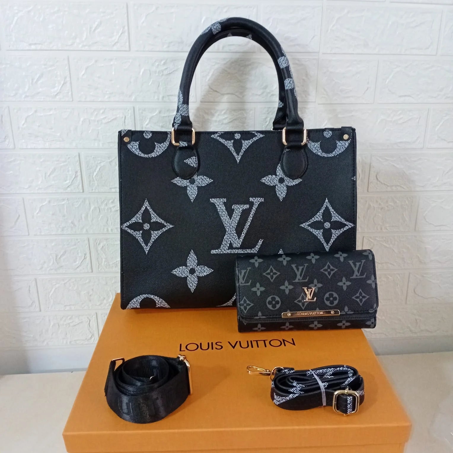 Louis Vuitton Bundle (Handbag + Wallet + 2 Straps) With BOX🎁