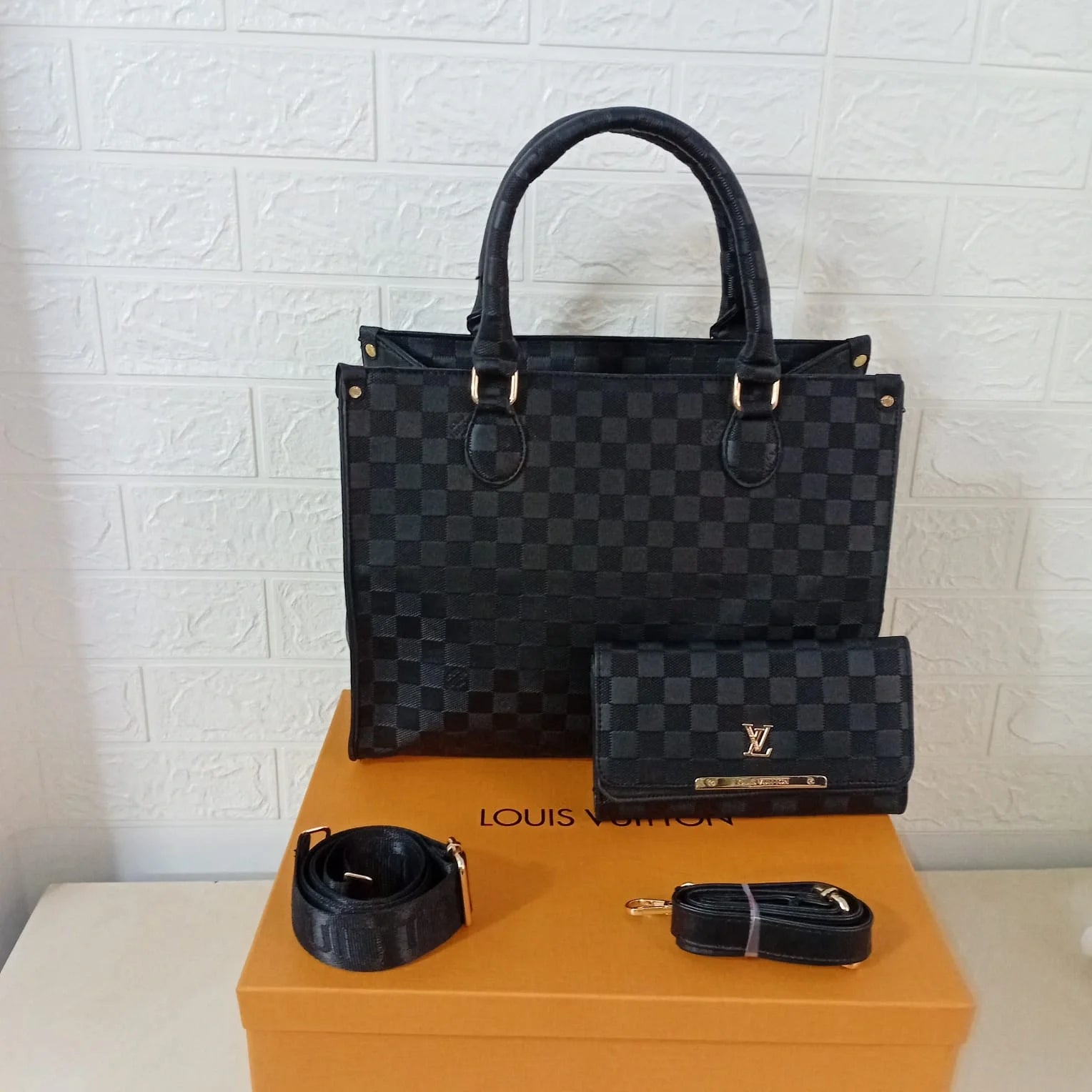 Louis Vuitton Bundle (Handbag + Wallet + 2 Straps) With BOX🎁
