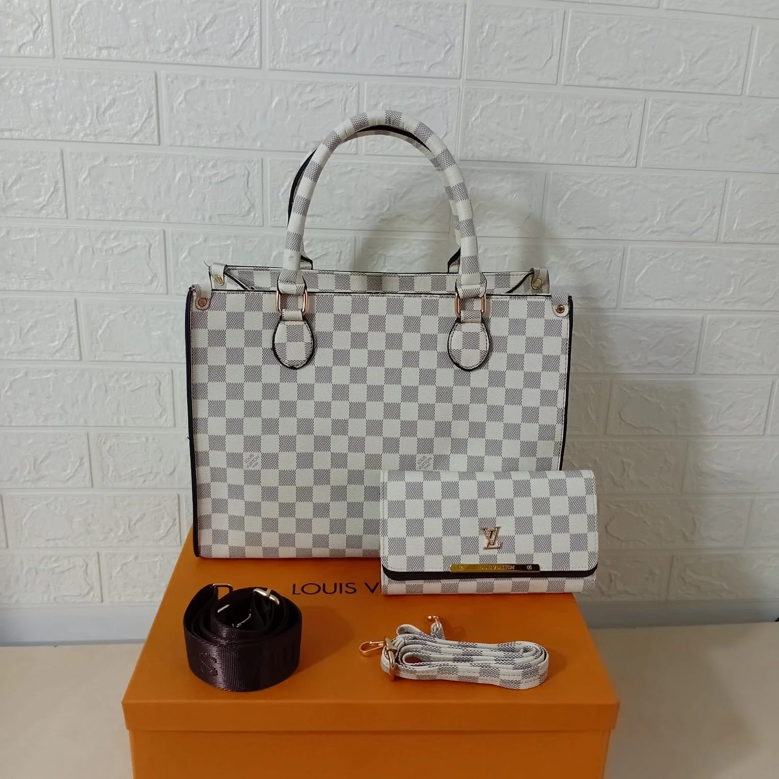 Louis Vuitton Bundle (Handbag + Wallet + 2 Straps) With BOX🎁