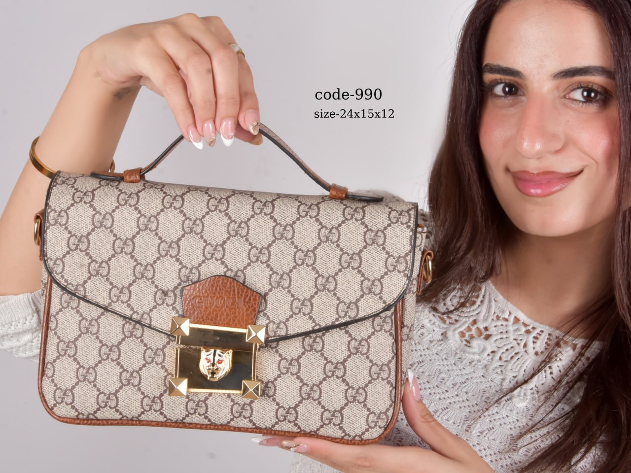 Gucci Handbag F- 990 With Box 🎁