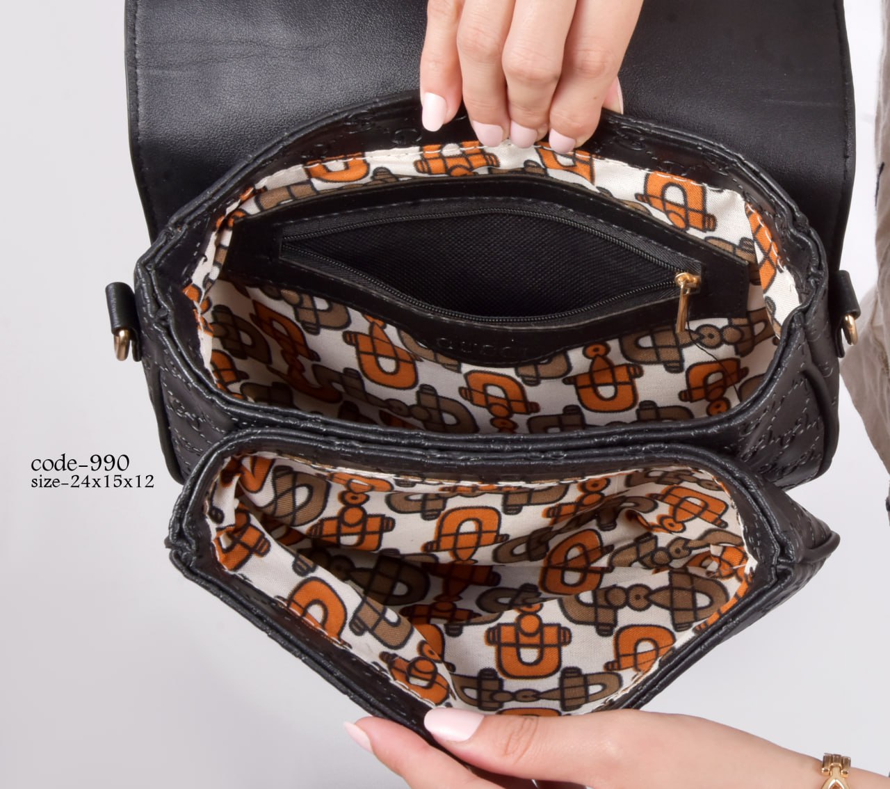 Gucci Handbag F- 990 With Box 🎁