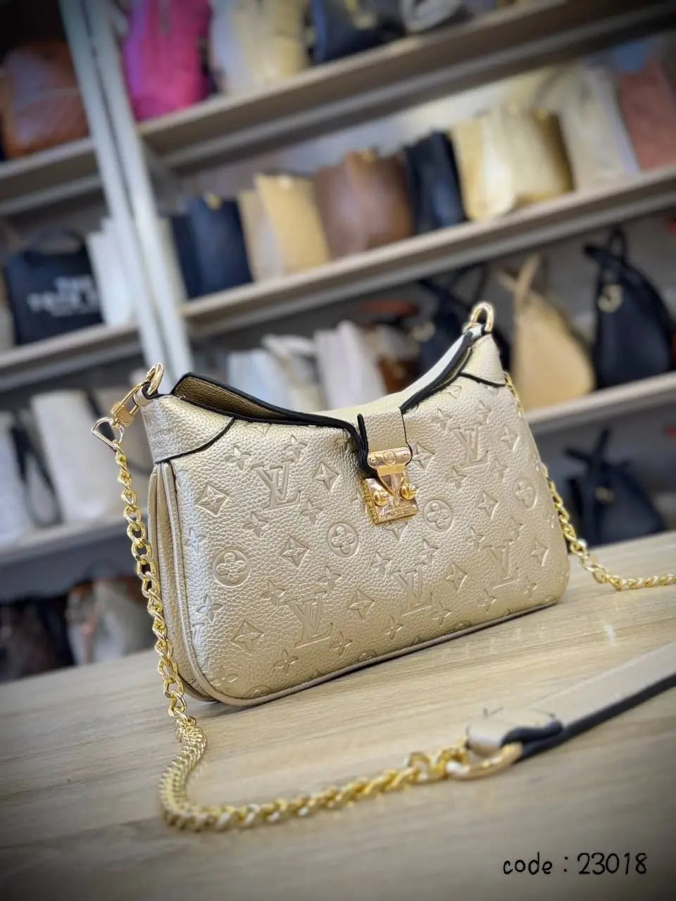 Louis Vuitton Handbag L- 23018