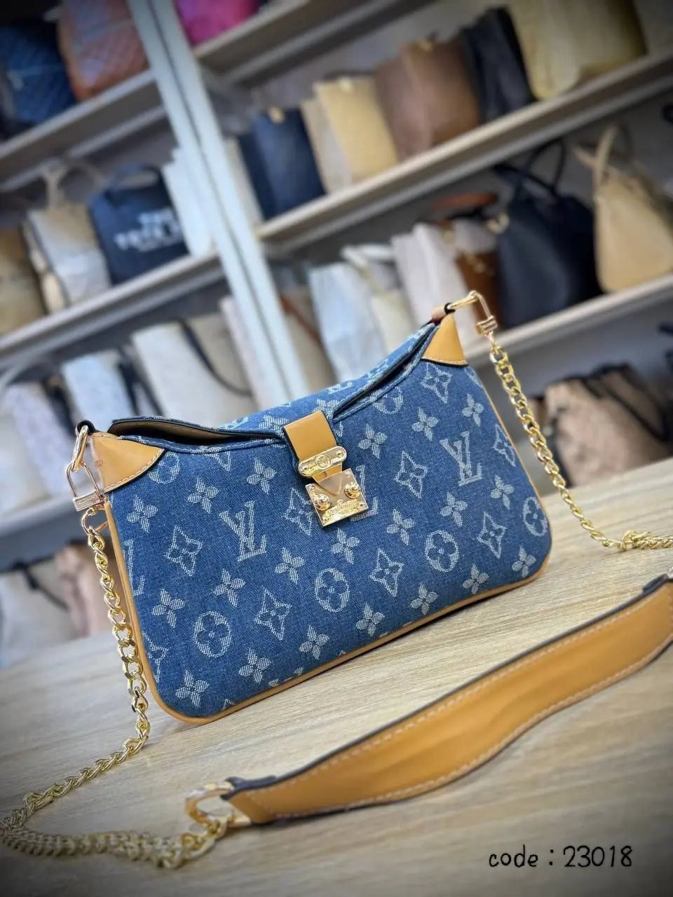 Louis Vuitton Handbag L- 23018
