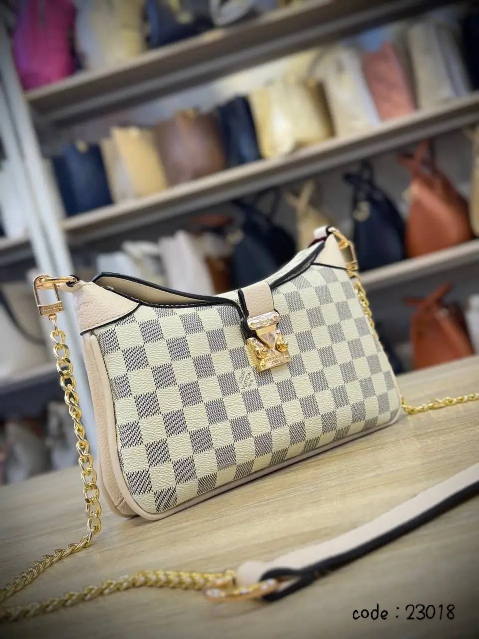 Louis Vuitton Handbag L- 23018