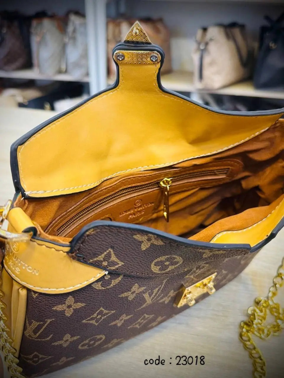 Louis Vuitton Handbag L- 23018