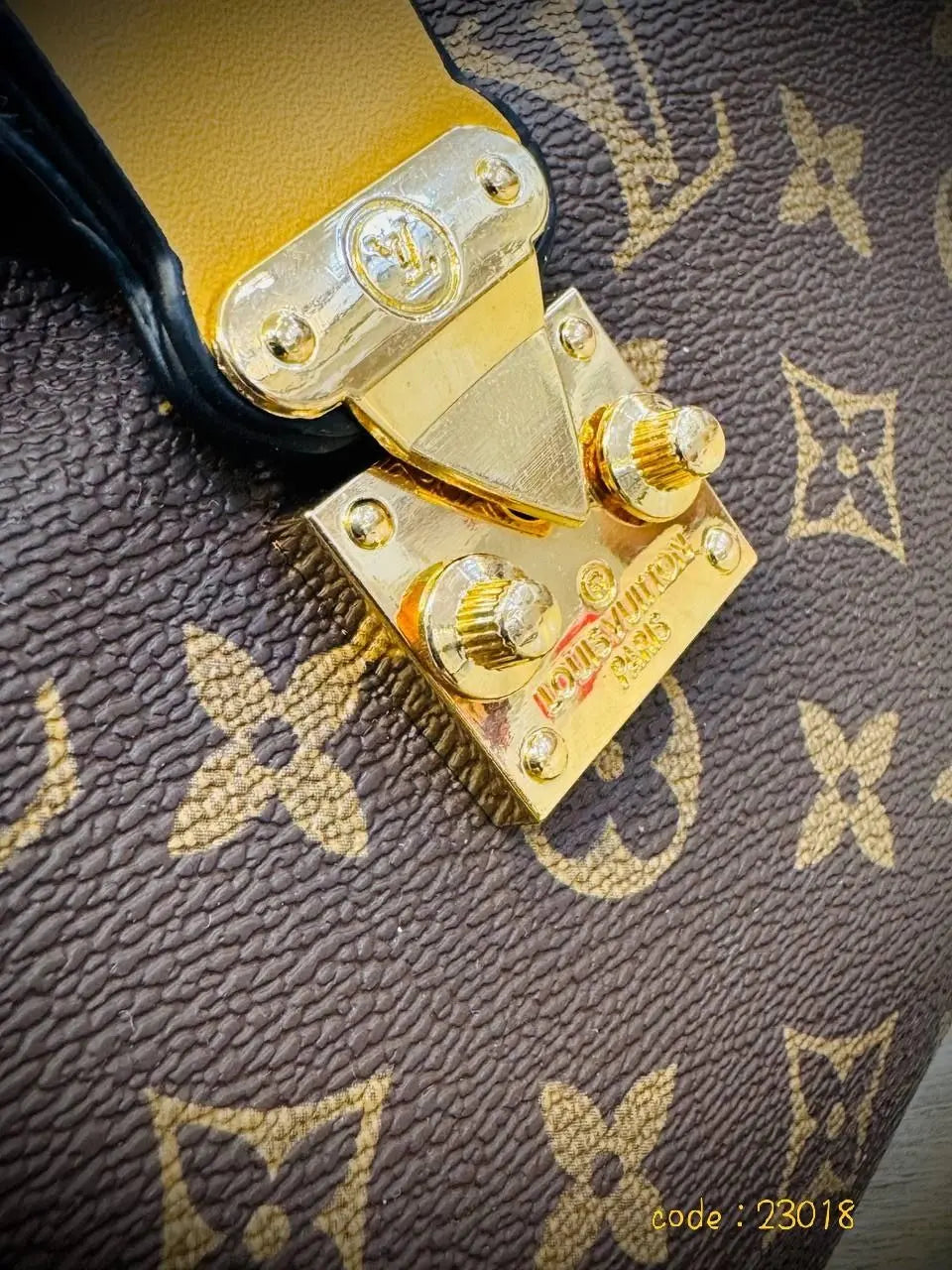 Louis Vuitton Handbag L- 23018