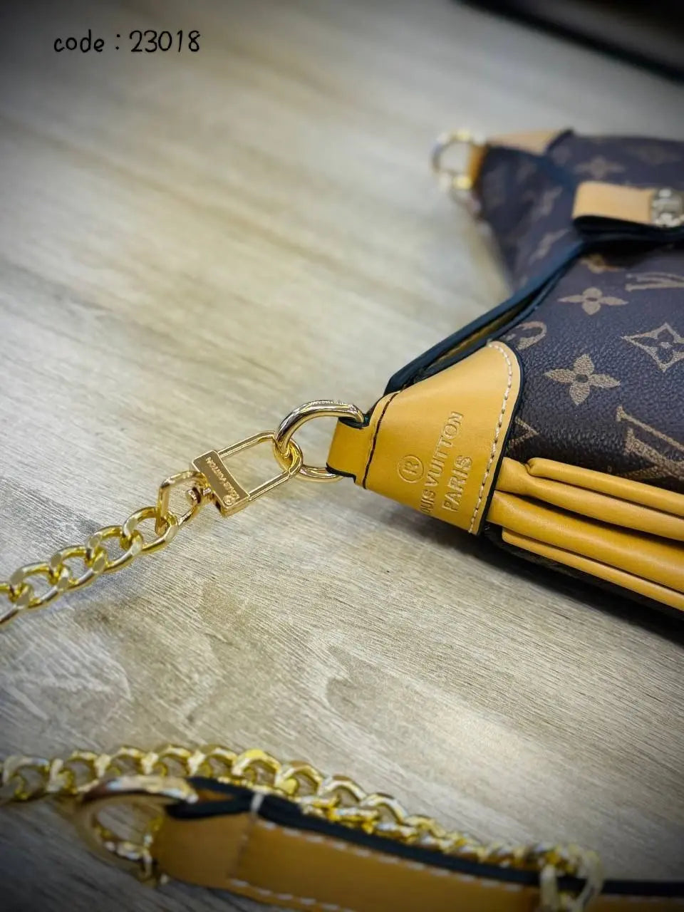 Louis Vuitton Handbag L- 23018