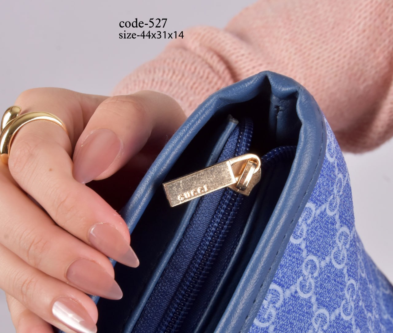 Gucci Handbag F- 527