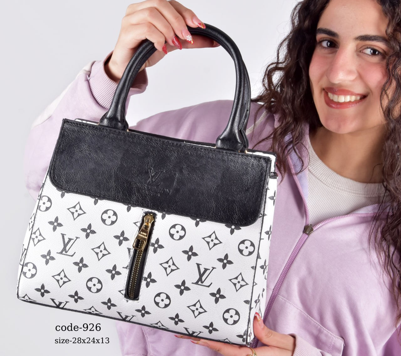 Louis Vuitton Handbag F- 926
