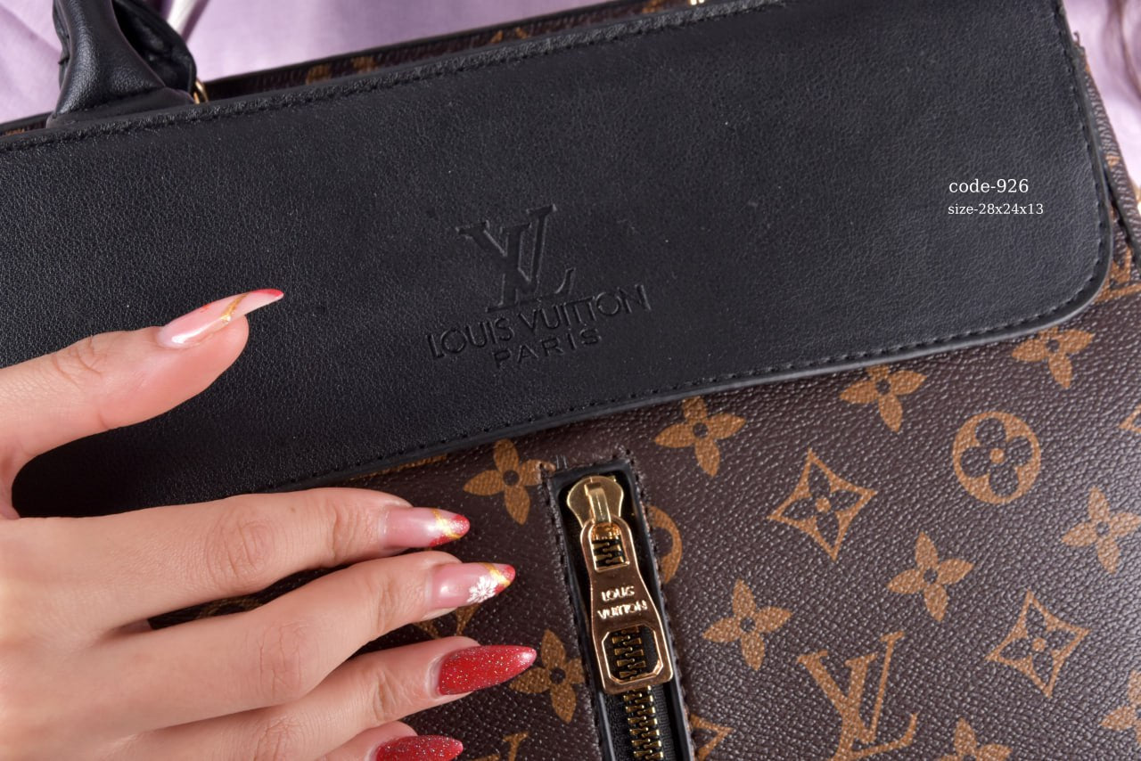Louis Vuitton Handbag F- 926