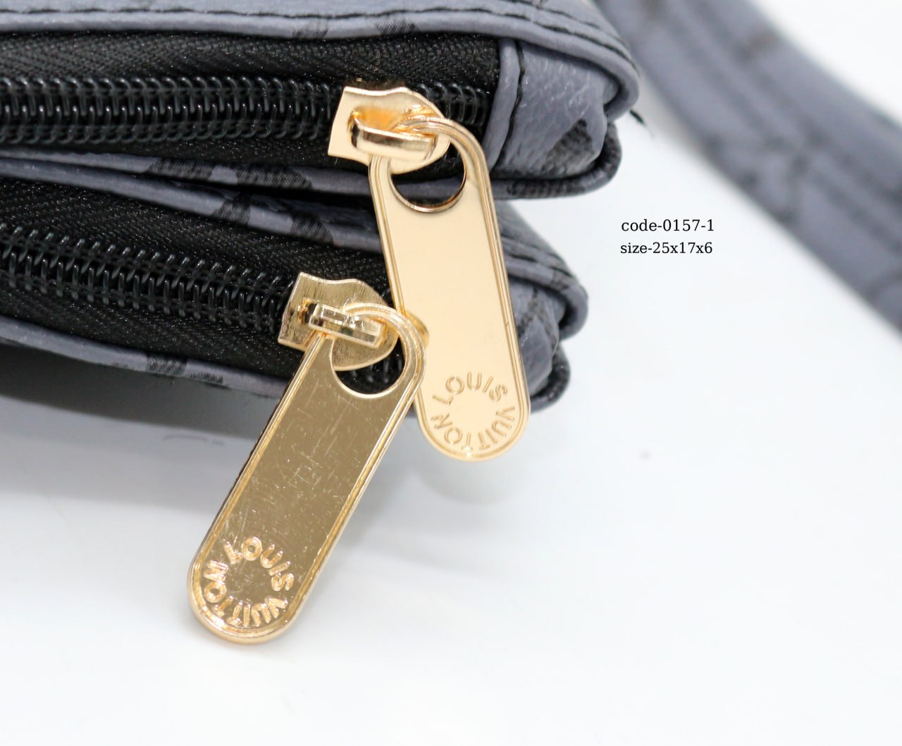 Louis Vuitton Handbag F- 0157