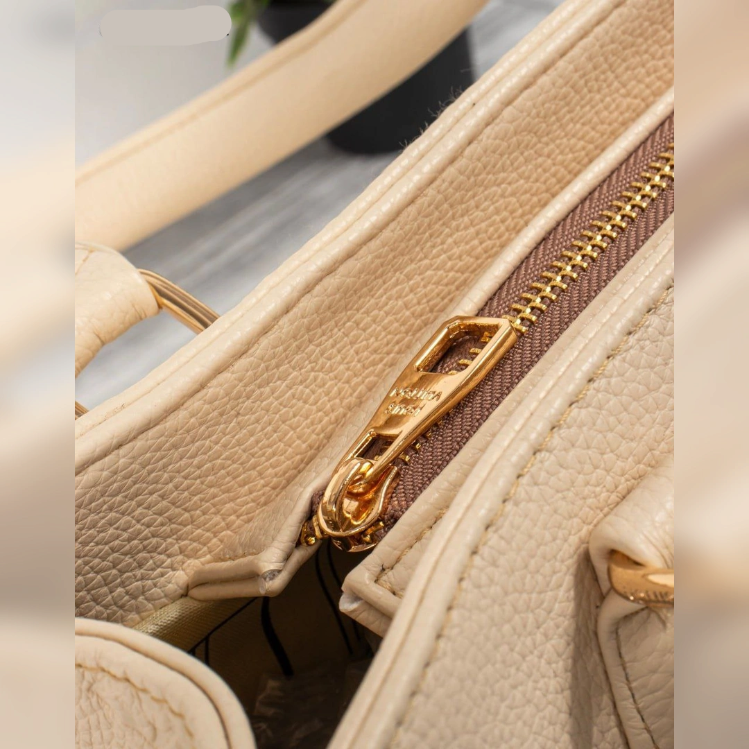 Louis Vuitton Handbag L- 12663