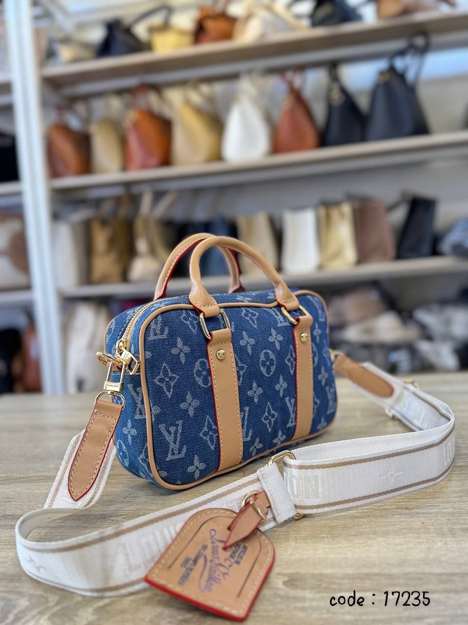 Louis Vuitton Handbag L- 17235