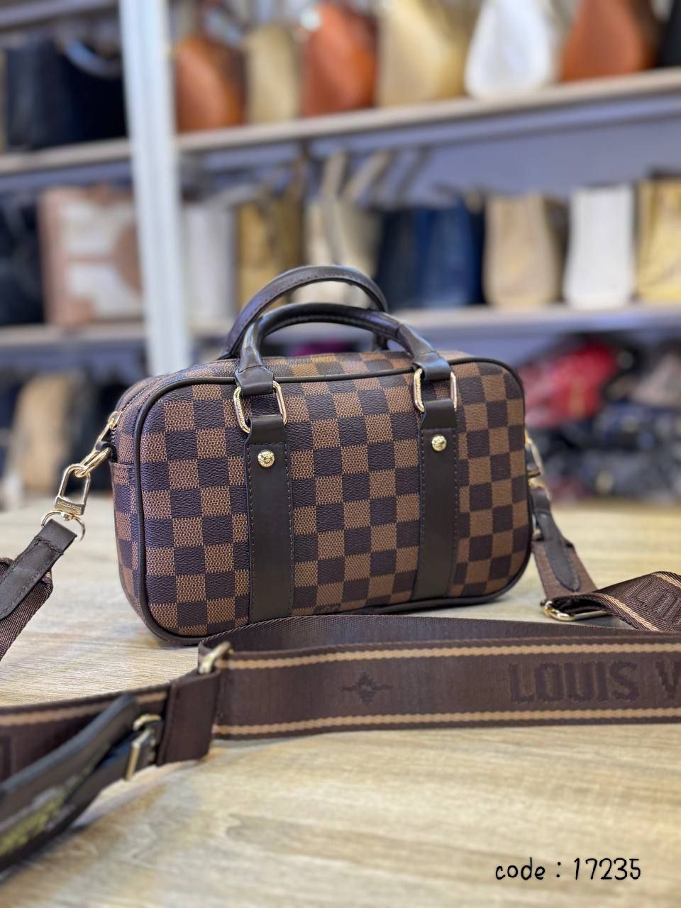 Louis Vuitton Handbag L- 17235