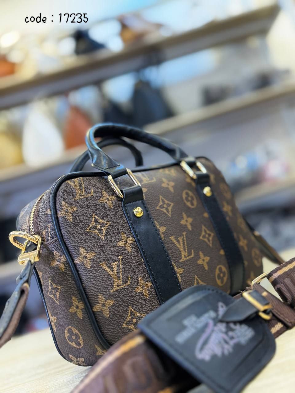Louis Vuitton Handbag L- 17235