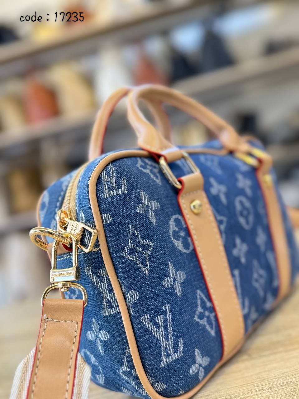 Louis Vuitton Handbag L- 17235